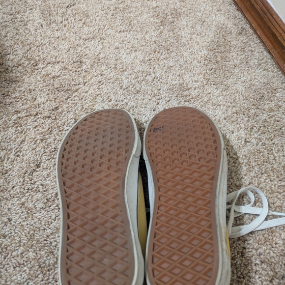 Yellow Converse - Picture 4 of 5